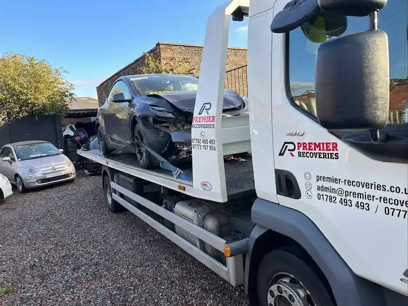 Accident damaged vehicle recovery and roadside assistance service