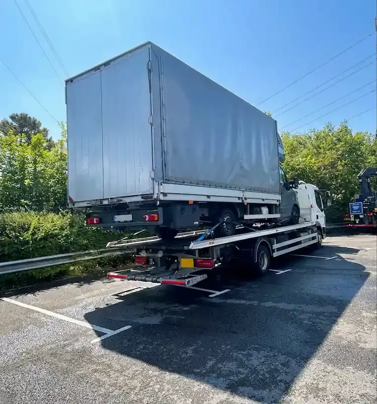 Box truck heavy vehicle recovery transport
