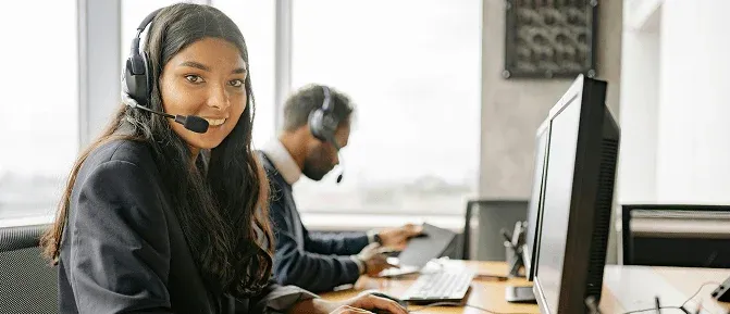 help and support desk team answering customer calls